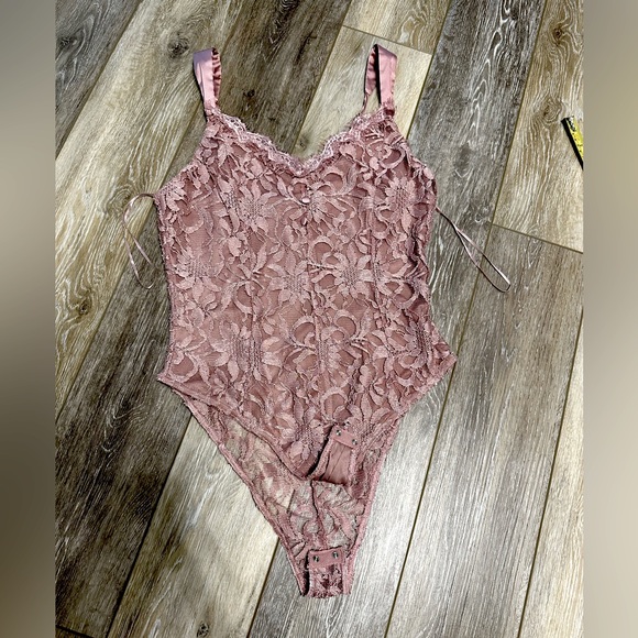 miami Tops - 💝Sexy lace body suit with adjustable straps soft never worn new condition.